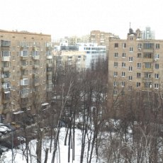 Где продают самые дешевые квартиры в Москве?