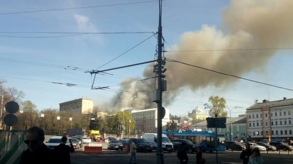 В центре Москвы горит историческое здание